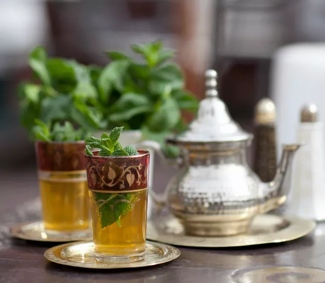 Comment faire du thé à la menthe marocain traditionnel